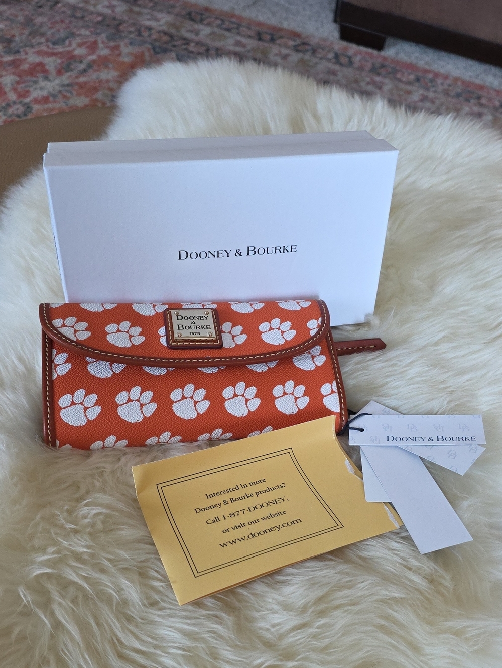 Gorgeous NWT IOB Dooney & Bourke Clemson Tiger Paw Leather Long Wallet 🧡🐾🤍🎁